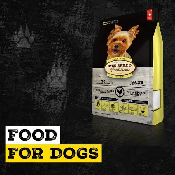 Сухий корм для дорослих собак малих порід Oven-Baked Tradition Adult Small Breed з куркою &mdash; упаковка під кутом на темному фоні