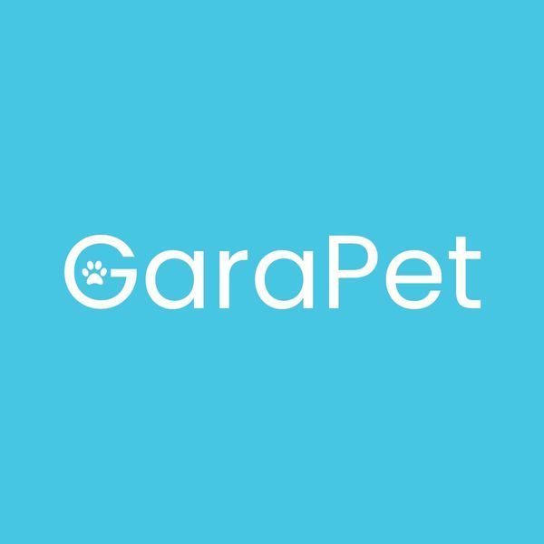 Логотип зоомагазину GaraPet &ndash; білий напис із відбитком лапи на блакитному фоні